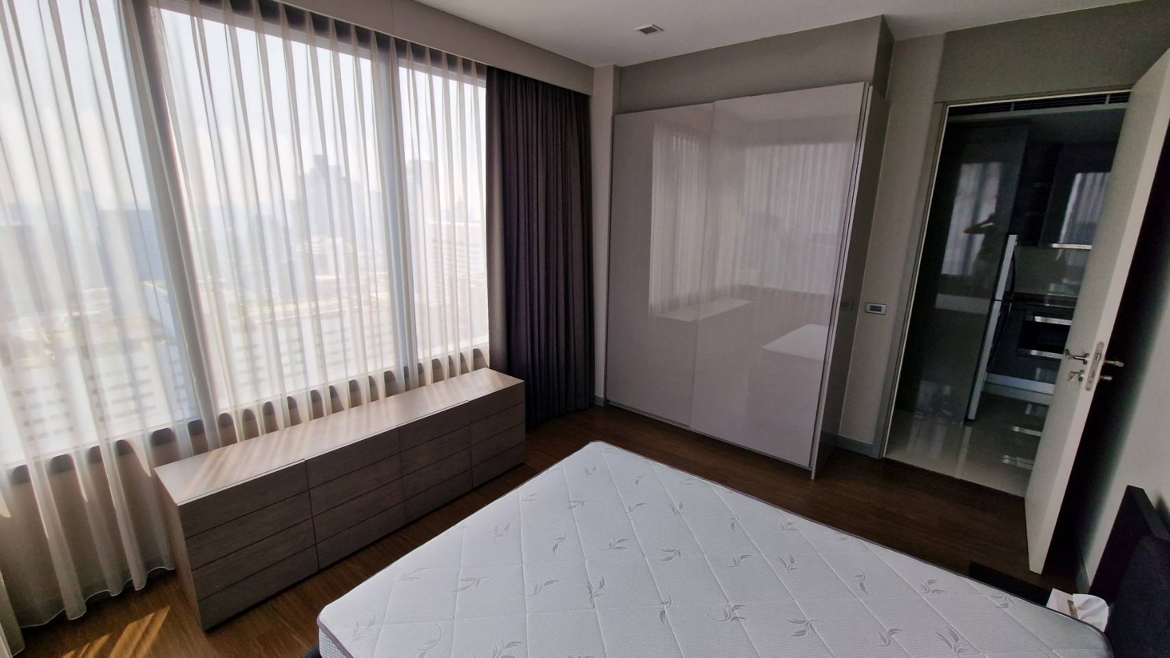 ขายคอนโดสีลม ศาลาแดง บางรัก : 🔥ขายด่วน+🔥เอ็ม สีลม ใกล้สถานีรถไฟฟ้า BTS ช่องนนทรี เฟอร์นิเจอร์ครบ พร้อมเข้าอยู่