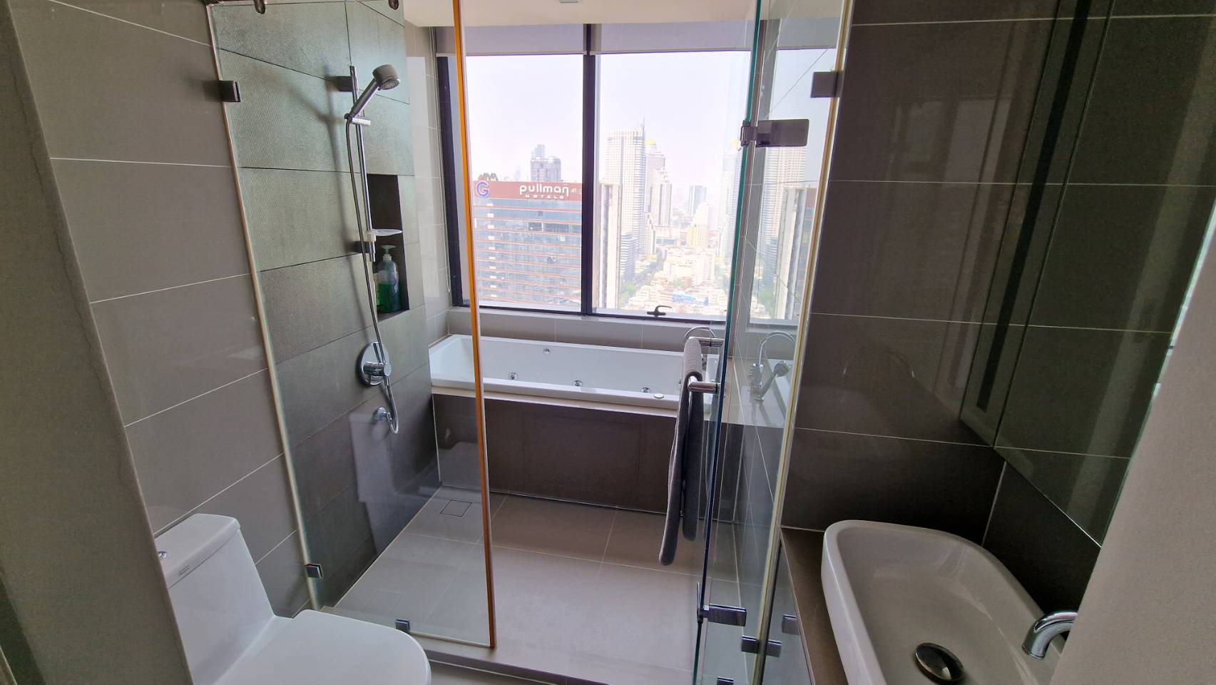 ขายคอนโดสีลม ศาลาแดง บางรัก : 🔥ขายด่วน+🔥เอ็ม สีลม ใกล้สถานีรถไฟฟ้า BTS ช่องนนทรี เฟอร์นิเจอร์ครบ พร้อมเข้าอยู่