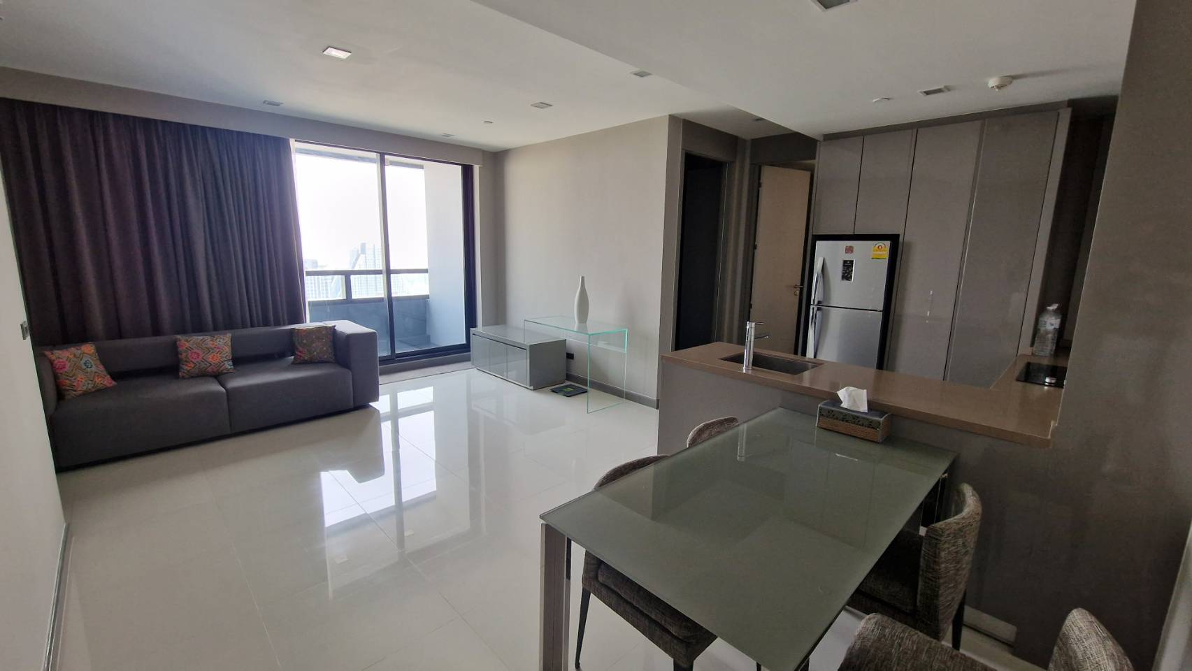 ขายคอนโดสีลม ศาลาแดง บางรัก : 🔥ขายด่วน+🔥เอ็ม สีลม ใกล้สถานีรถไฟฟ้า BTS ช่องนนทรี เฟอร์นิเจอร์ครบ พร้อมเข้าอยู่