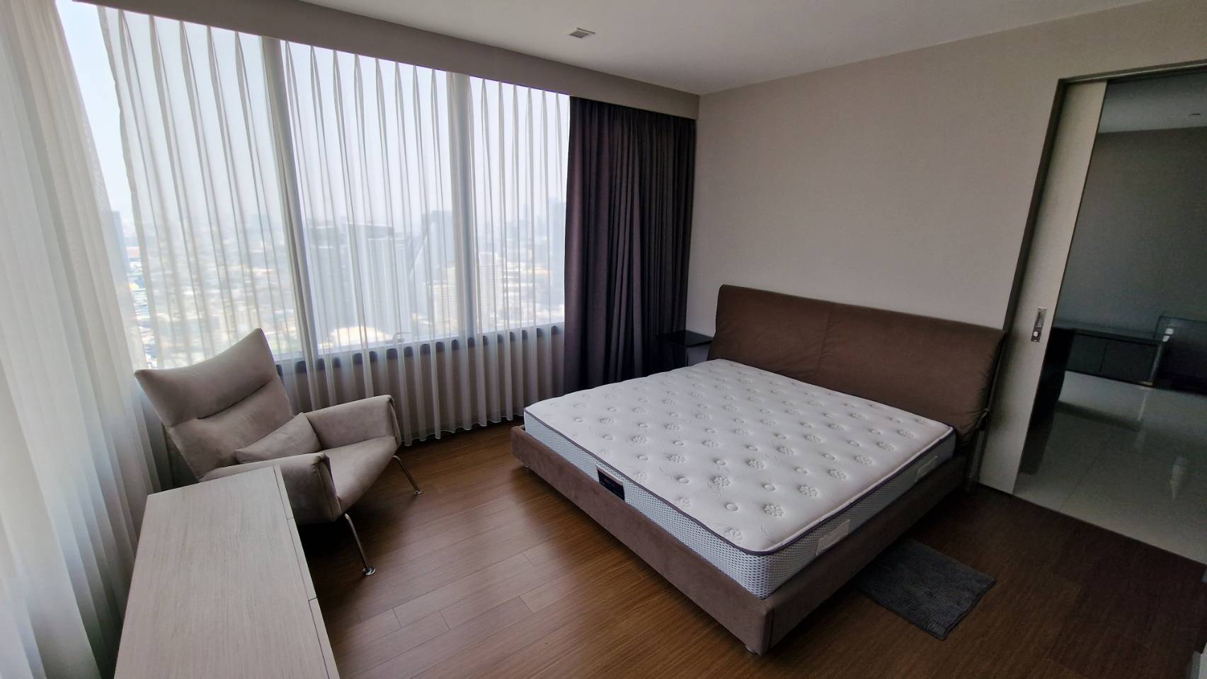 ขายคอนโดสีลม ศาลาแดง บางรัก : 🔥ขายด่วน+🔥เอ็ม สีลม ใกล้สถานีรถไฟฟ้า BTS ช่องนนทรี เฟอร์นิเจอร์ครบ พร้อมเข้าอยู่