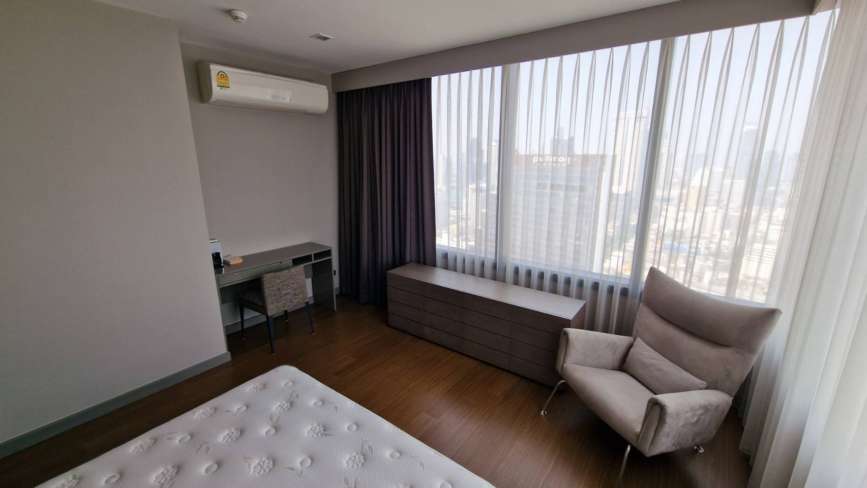 ขายคอนโดสีลม ศาลาแดง บางรัก : 🔥ขายด่วน+🔥เอ็ม สีลม ใกล้สถานีรถไฟฟ้า BTS ช่องนนทรี เฟอร์นิเจอร์ครบ พร้อมเข้าอยู่