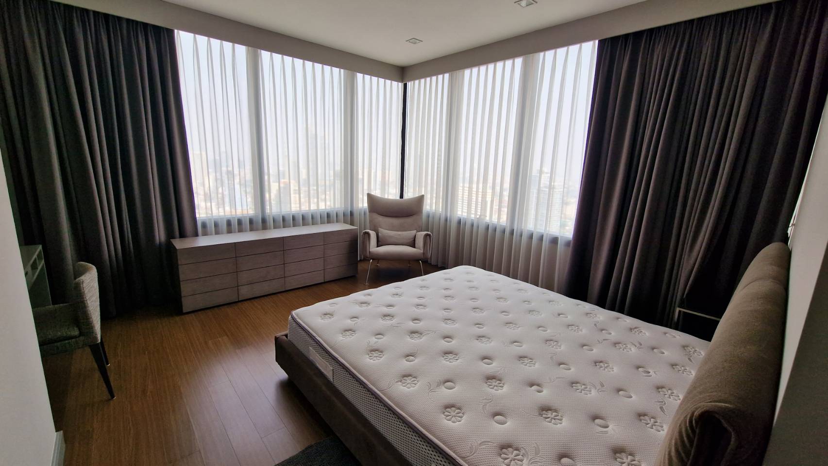 ขายคอนโดสีลม ศาลาแดง บางรัก : 🔥ขายด่วน+🔥เอ็ม สีลม ใกล้สถานีรถไฟฟ้า BTS ช่องนนทรี เฟอร์นิเจอร์ครบ พร้อมเข้าอยู่