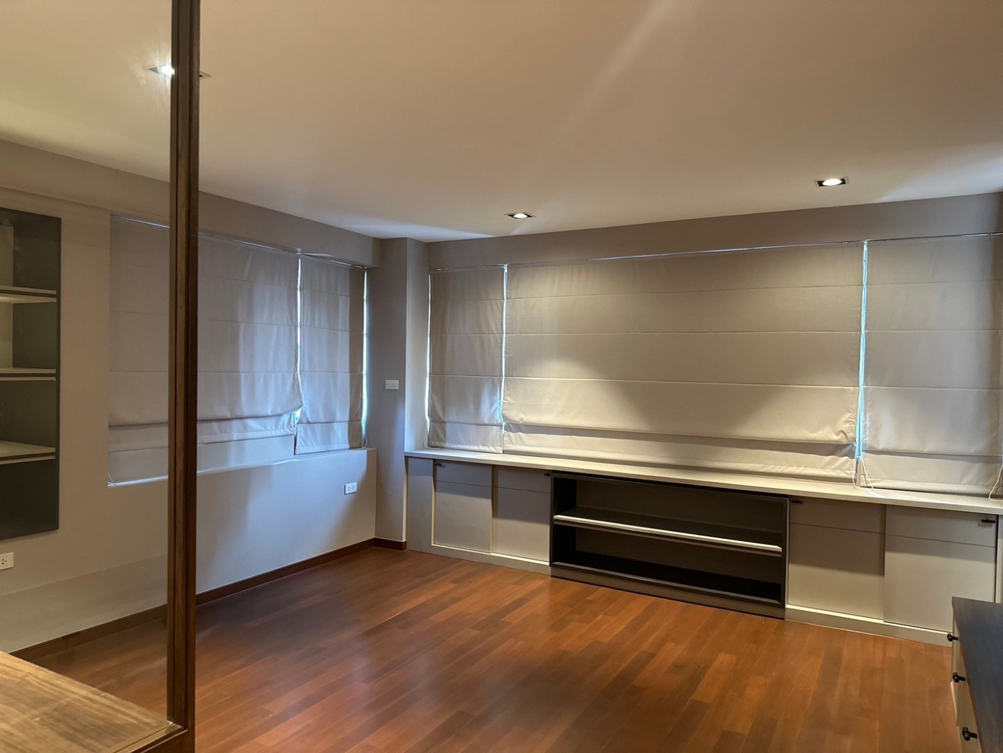 ขายคอนโดวิทยุ ชิดลม หลังสวน : 🔥ขายด่วน+🔥เพลินจิต เทอเรส ใกล้สถานีรถไฟฟ้า BTS เพลินจิต 