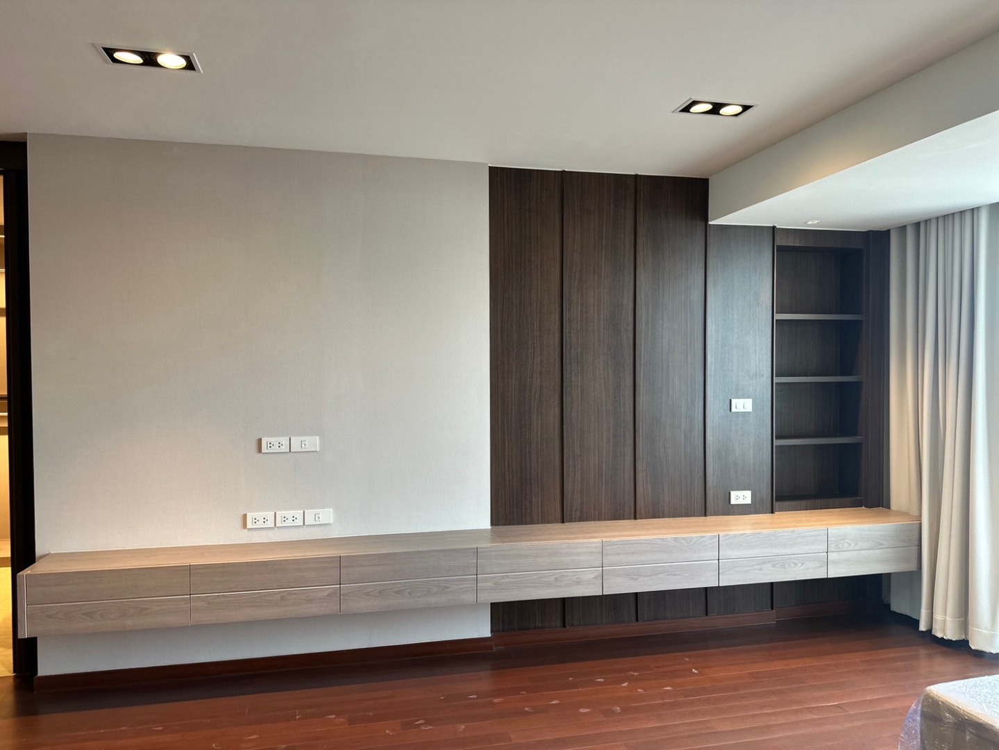 ขายคอนโดวิทยุ ชิดลม หลังสวน : 🔥ขายด่วน+🔥เพลินจิต เทอเรส ใกล้สถานีรถไฟฟ้า BTS เพลินจิต 