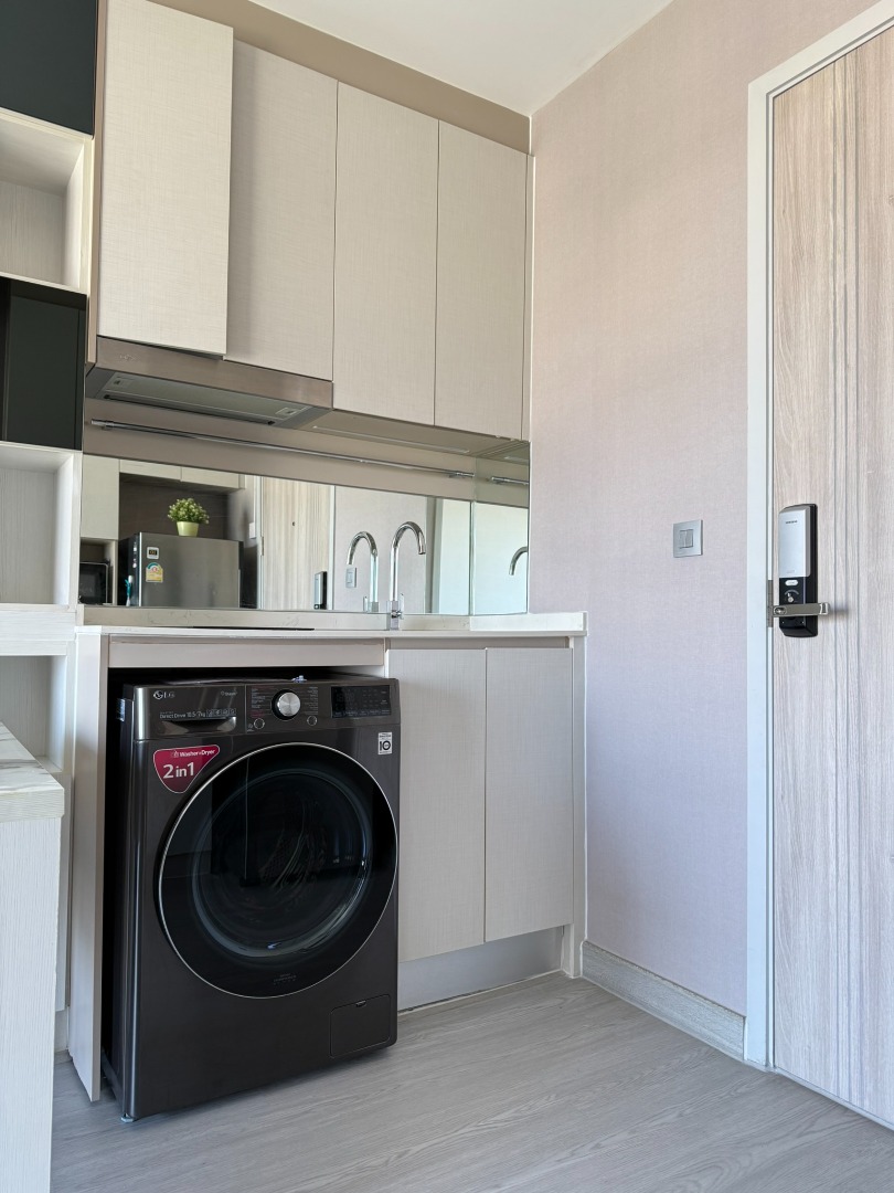 For RentCondoSathorn, Narathiwat : 🔥For Rent Now🔥 Knightsbridge Prime Sathorn Condo, in the heart of Sathorn. High floor view + rooftop amenities. Near BTS Chong Nonsi (500 m) + BRT in front of the condo.