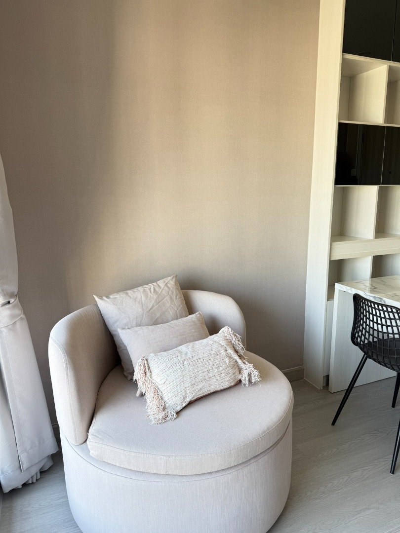 For RentCondoSathorn, Narathiwat : 🔥For Rent Now🔥 Knightsbridge Prime Sathorn Condo, in the heart of Sathorn. High floor view + rooftop amenities. Near BTS Chong Nonsi (500 m) + BRT in front of the condo.