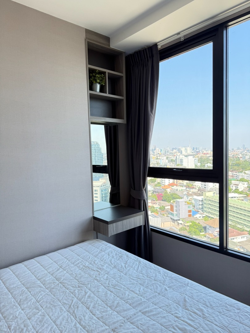 For RentCondoSathorn, Narathiwat : 🔥For Rent Now🔥 Knightsbridge Prime Sathorn Condo, in the heart of Sathorn. High floor view + rooftop amenities. Near BTS Chong Nonsi (500 m) + BRT in front of the condo.