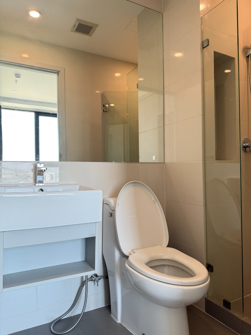 For RentCondoSathorn, Narathiwat : 🔥For Rent Now🔥 Knightsbridge Prime Sathorn Condo, in the heart of Sathorn. High floor view + rooftop amenities. Near BTS Chong Nonsi (500 m) + BRT in front of the condo.