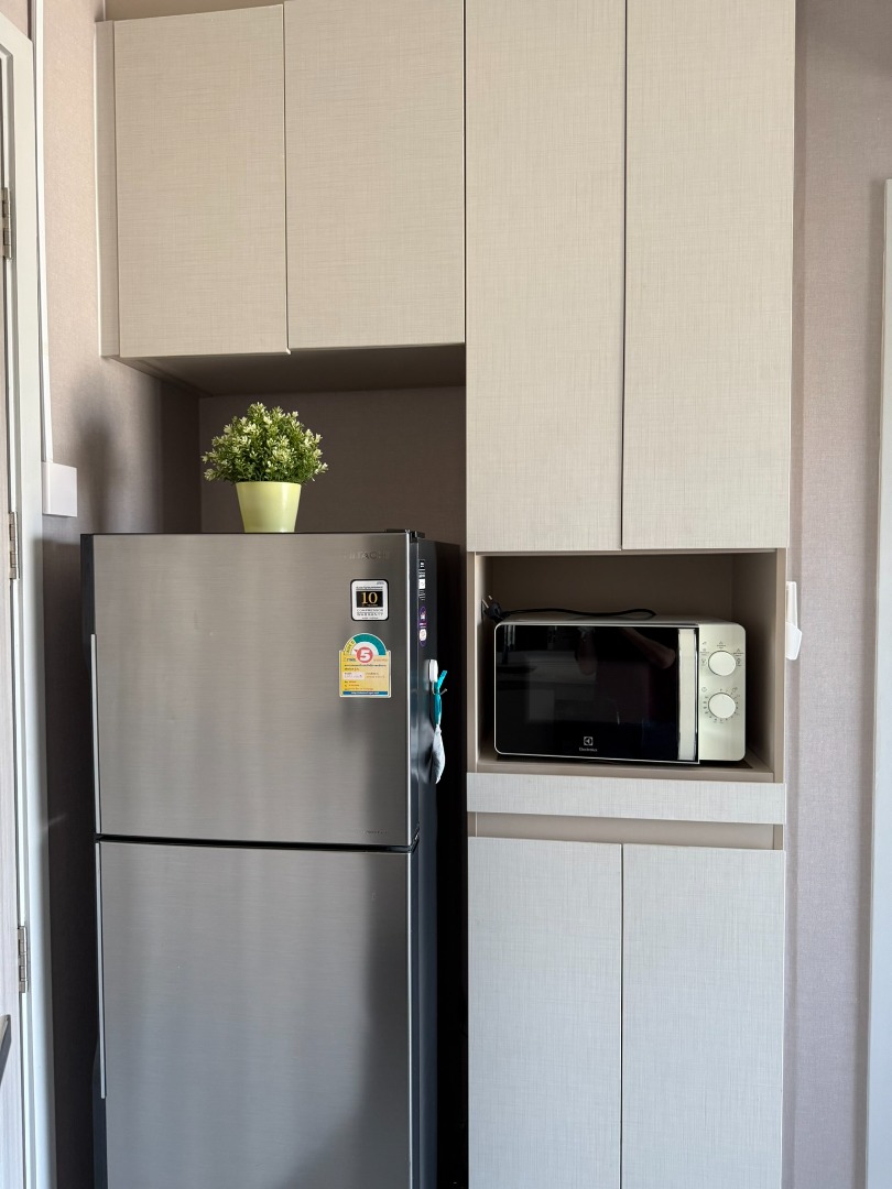 For RentCondoSathorn, Narathiwat : 🔥For Rent Now🔥 Knightsbridge Prime Sathorn Condo, in the heart of Sathorn. High floor view + rooftop amenities. Near BTS Chong Nonsi (500 m) + BRT in front of the condo.