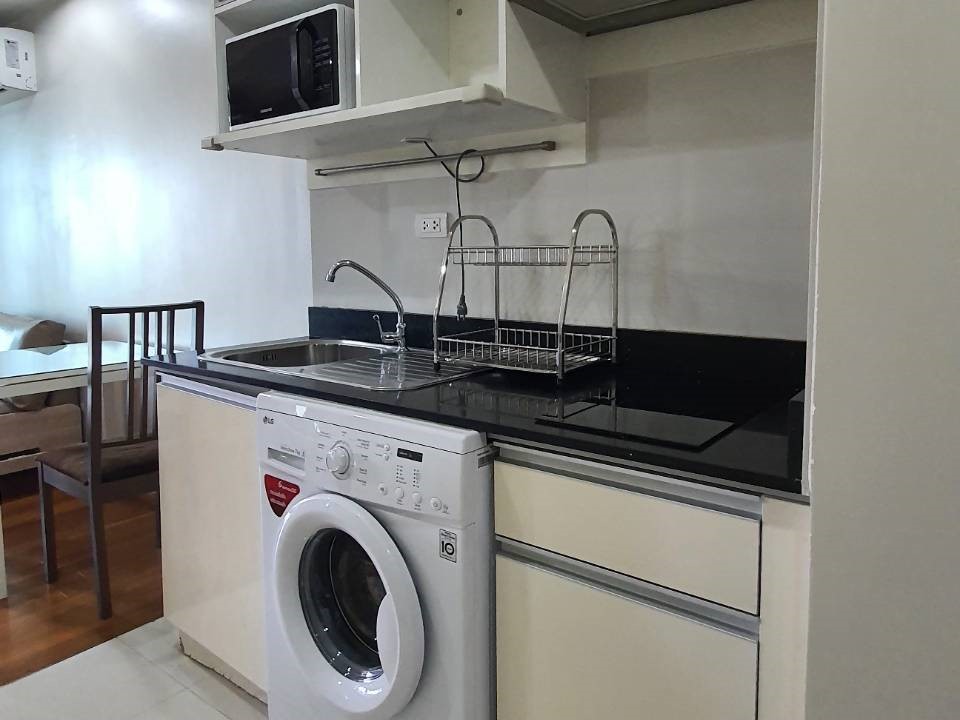 ขายคอนโดลาดพร้าว เซ็นทรัลลาดพร้าว : 🔥ขายด่วน+🔥แอ็บสแตร็กส์ พหลโยธิน พาร์ค ใกล้สถานีรถไฟฟ้า MRT พหลโยธิน เฟอร์นิเจอร์ครบ พร้อมเข้าอยู่