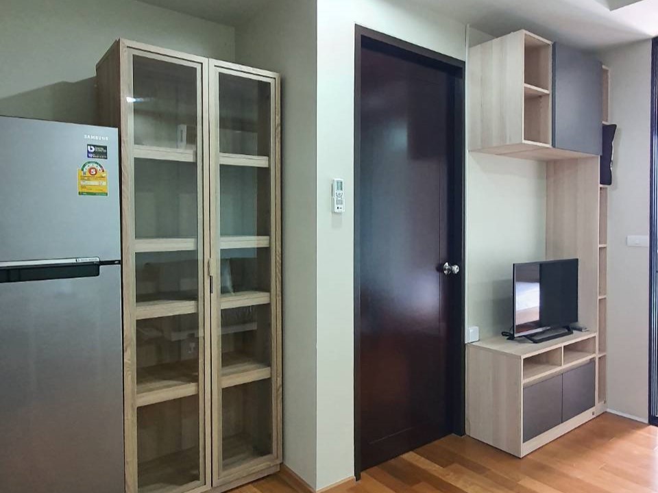 ขายคอนโดลาดพร้าว เซ็นทรัลลาดพร้าว : 🔥ขายด่วน+🔥แอ็บสแตร็กส์ พหลโยธิน พาร์ค ใกล้สถานีรถไฟฟ้า MRT พหลโยธิน เฟอร์นิเจอร์ครบ พร้อมเข้าอยู่