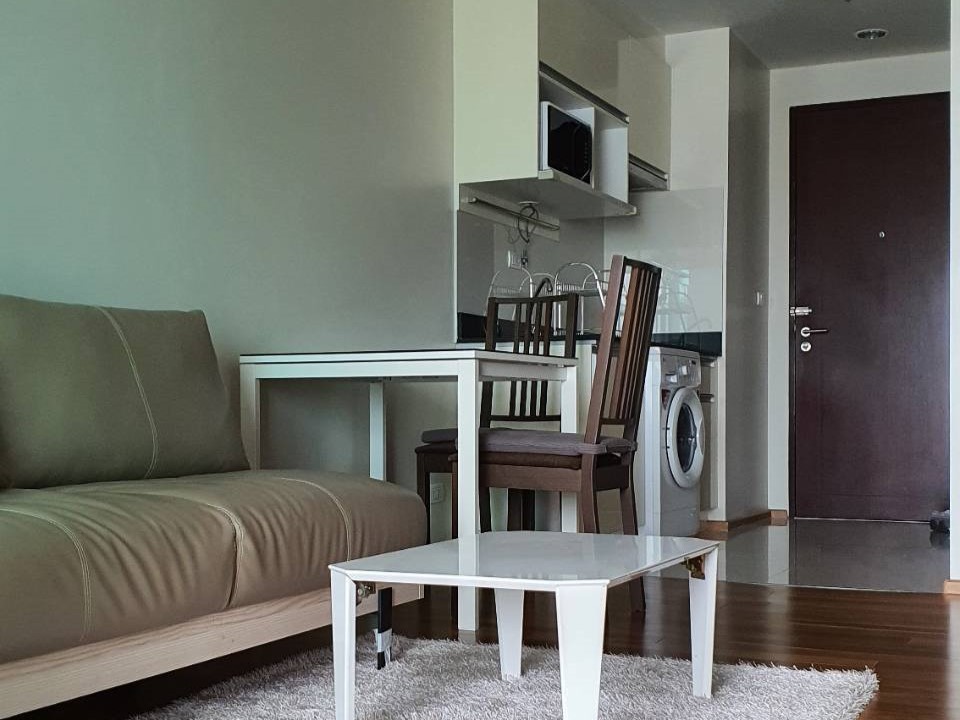 ขายคอนโดลาดพร้าว เซ็นทรัลลาดพร้าว : 🔥ขายด่วน+🔥แอ็บสแตร็กส์ พหลโยธิน พาร์ค ใกล้สถานีรถไฟฟ้า MRT พหลโยธิน เฟอร์นิเจอร์ครบ พร้อมเข้าอยู่