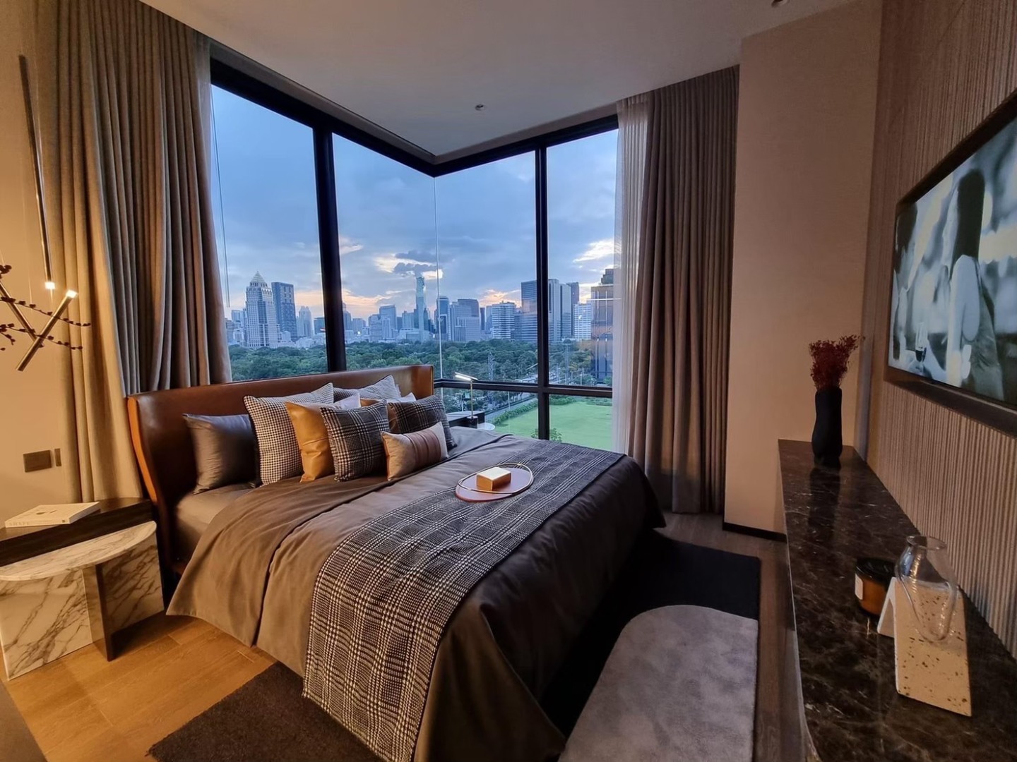 For RentCondoWitthayu, Chidlom, Langsuan, Ploenchit : 🔥Rent Now+🔥 MUNIQ LANGSUAN, near BTS Phloen Chit station. Fully furnished and ready to move in.