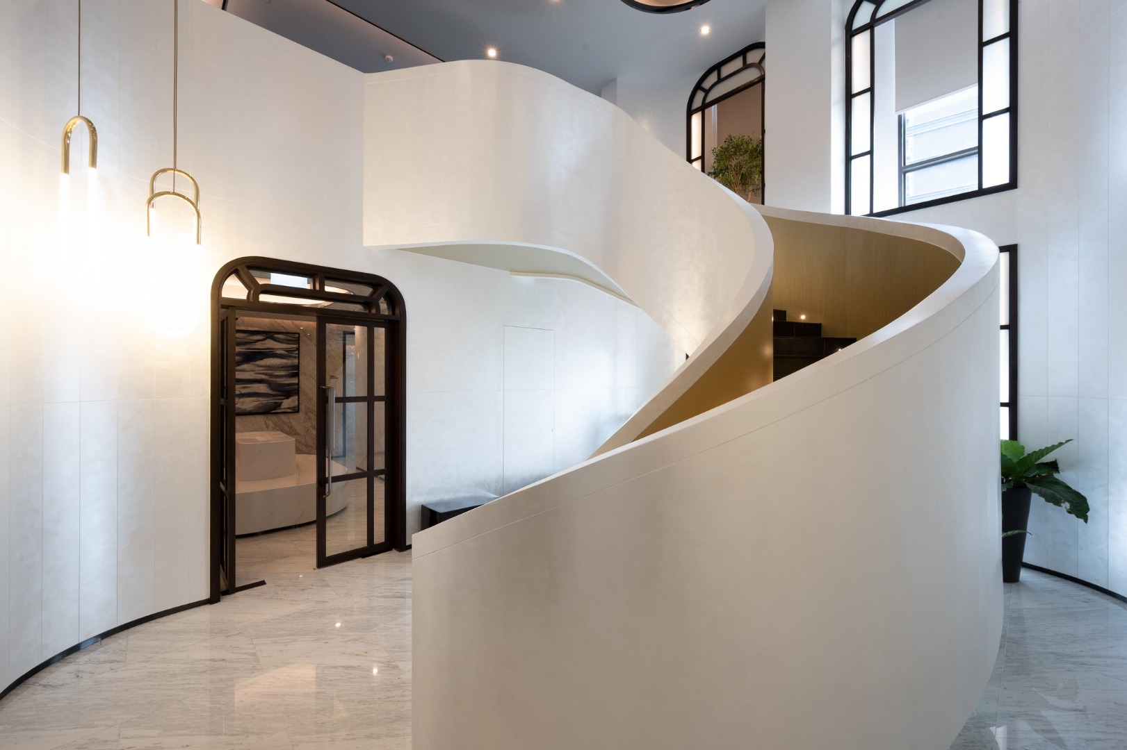 For RentCondoWitthayu, Chidlom, Langsuan, Ploenchit : 🔥Rent Now+🔥 MUNIQ LANGSUAN, near BTS Phloen Chit station. Fully furnished and ready to move in.