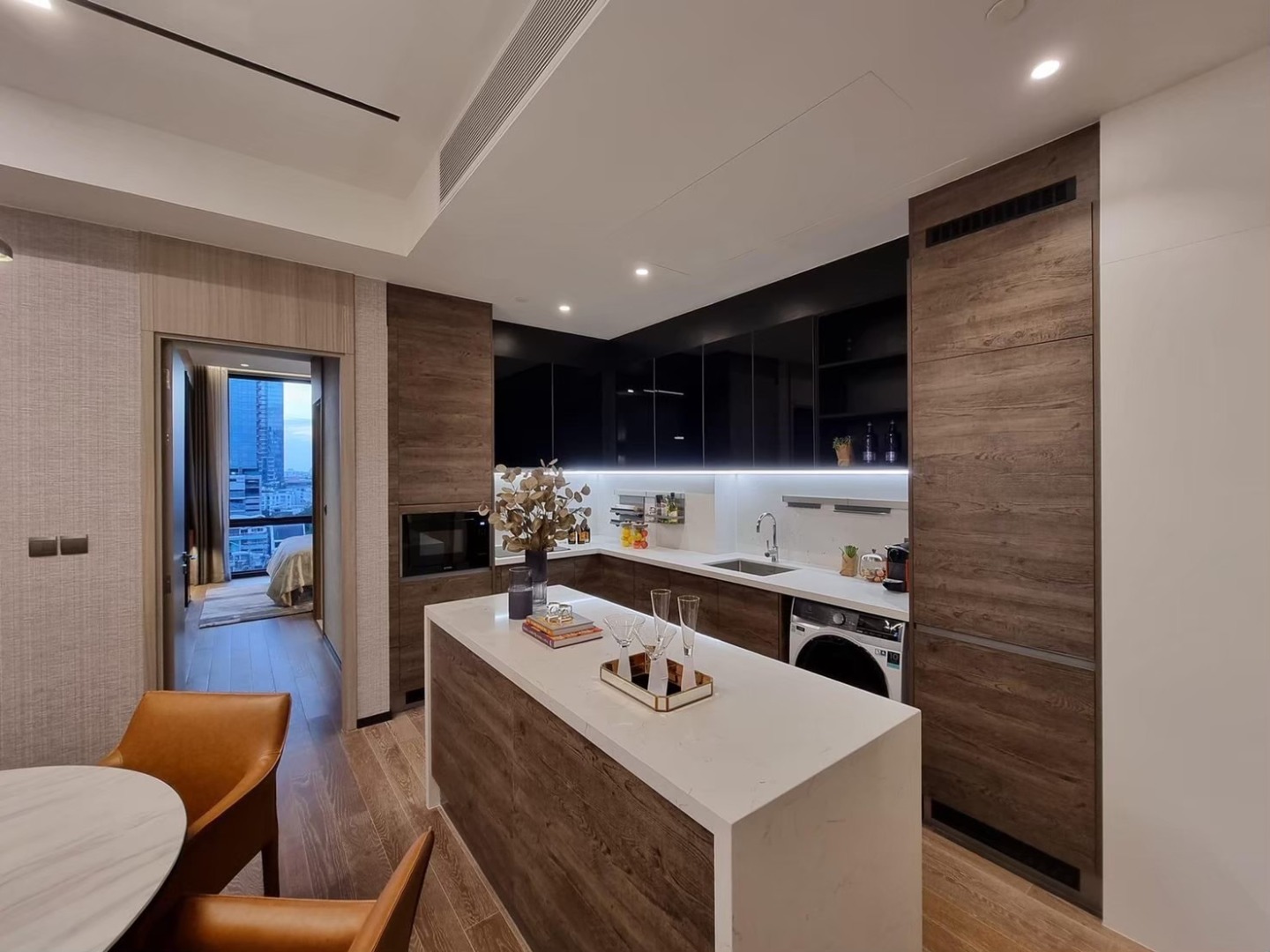 For RentCondoWitthayu, Chidlom, Langsuan, Ploenchit : 🔥Rent Now+🔥 MUNIQ LANGSUAN, near BTS Phloen Chit station. Fully furnished and ready to move in.