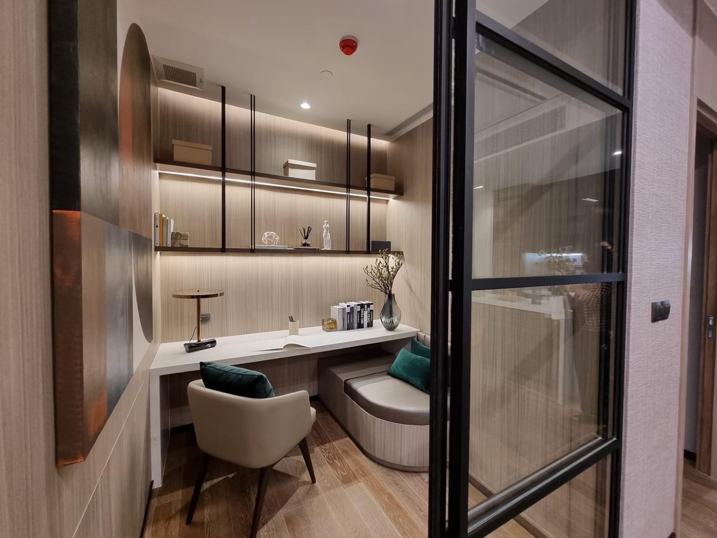 For RentCondoWitthayu, Chidlom, Langsuan, Ploenchit : 🔥Rent Now+🔥 MUNIQ LANGSUAN, near BTS Phloen Chit station. Fully furnished and ready to move in.