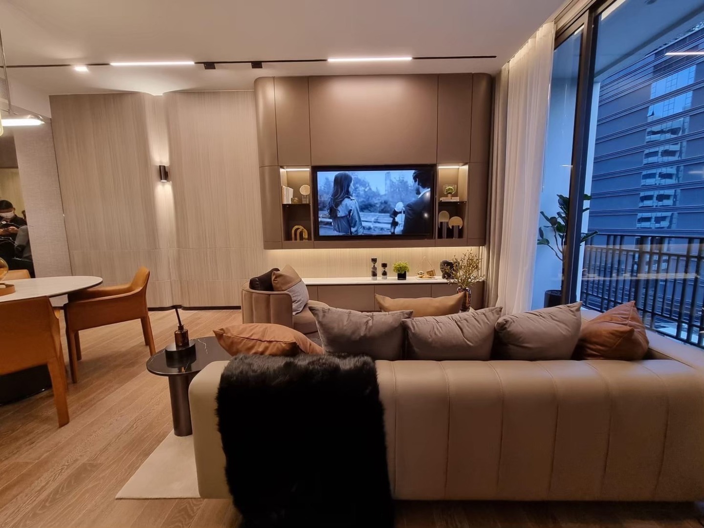 For RentCondoWitthayu, Chidlom, Langsuan, Ploenchit : 🔥Rent Now+🔥 MUNIQ LANGSUAN, near BTS Phloen Chit station. Fully furnished and ready to move in.