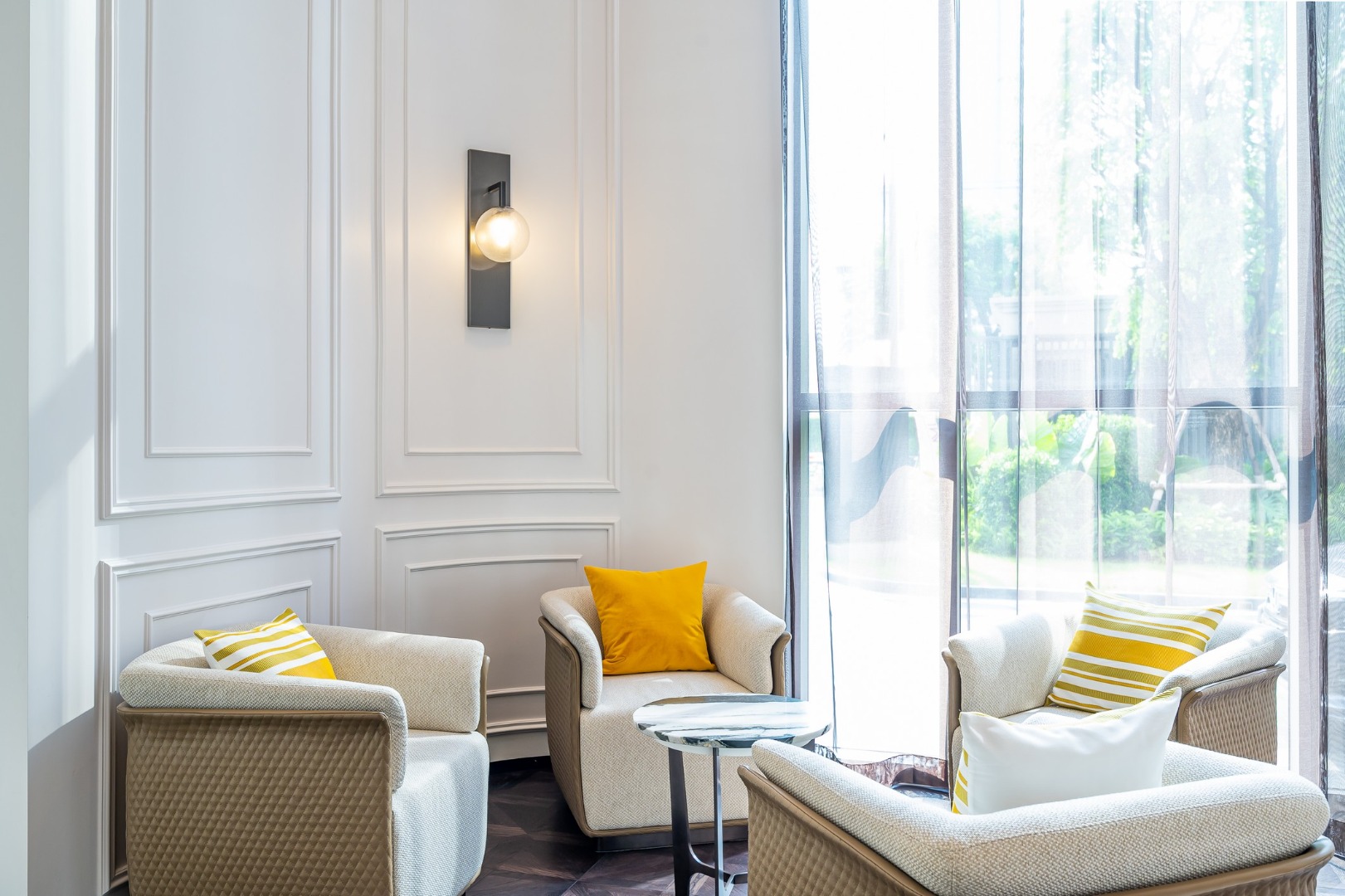 For RentCondoWitthayu, Chidlom, Langsuan, Ploenchit : 🔥Rent Now+🔥 MUNIQ LANGSUAN, near BTS Phloen Chit station. Fully furnished and ready to move in.