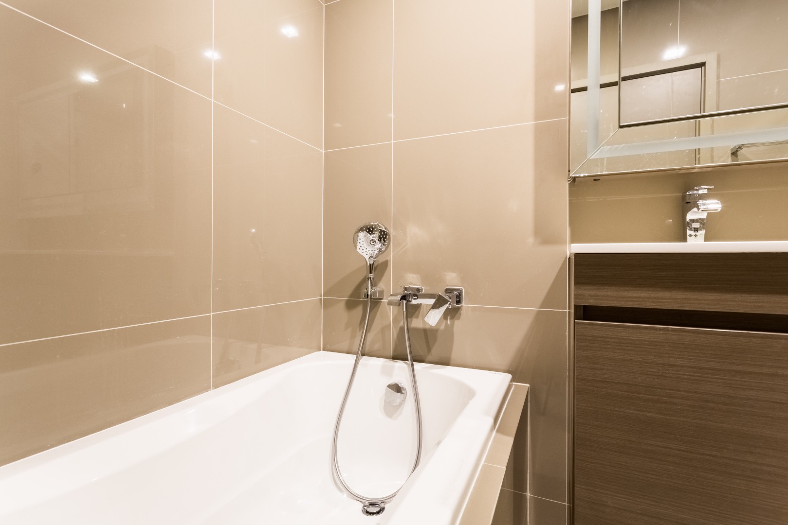 ขายคอนโดอ่อนนุช อุดมสุข : 🔥ขายด่วน+🔥โมริ เฮาส์ ใกล้สถานีรถไฟฟ้า BTS อ่อนนุช เฟอร์นิเจอร์ครบ พร้อมเข้าอยู่ 