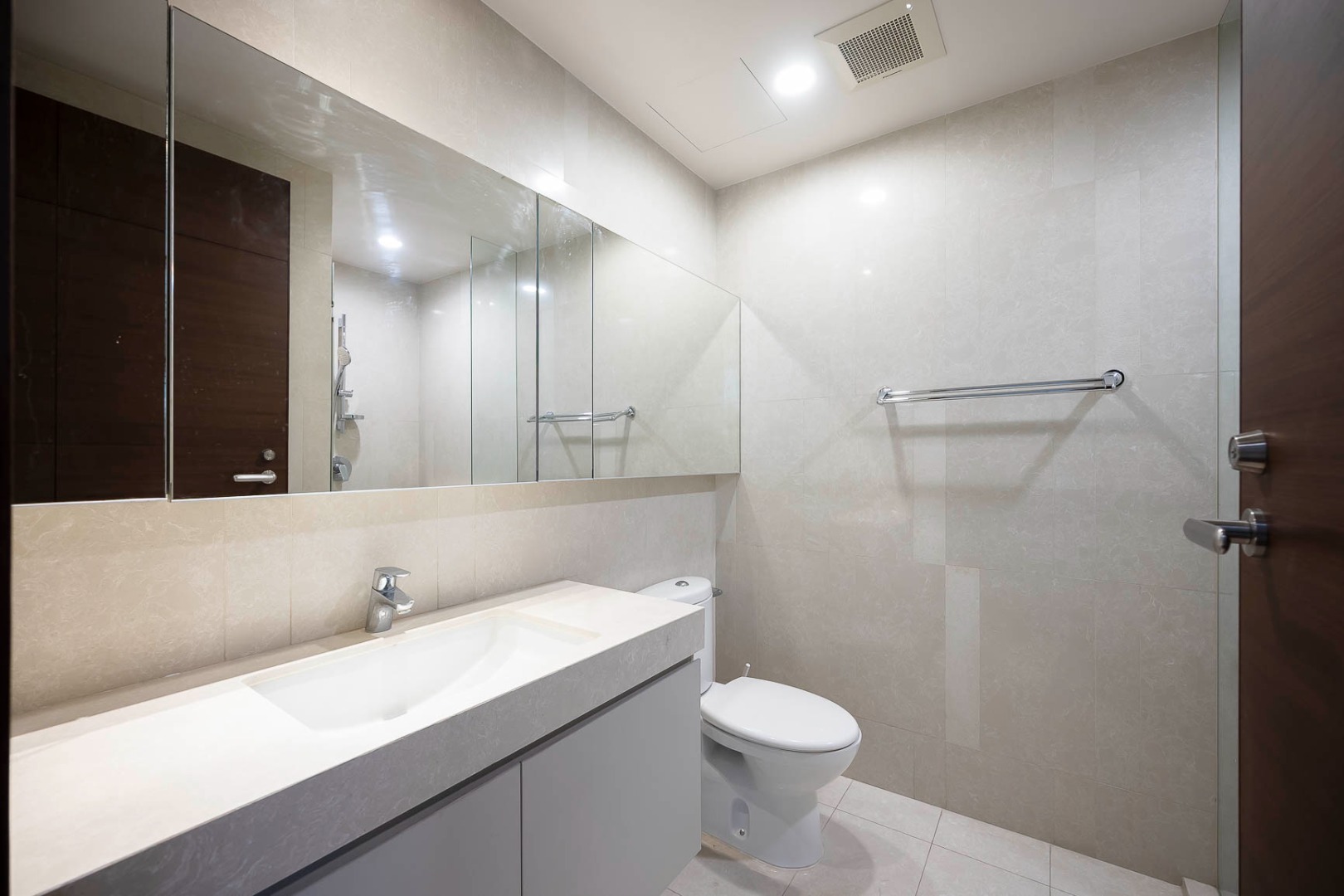 ขายคอนโดสุขุมวิท อโศก ทองหล่อ : 🔥ขายด่วน+🔥ควอทโทร บาย แสนสิริ ใกล้สถานีรถไฟฟ้า BTS ทองหล่อ เฟอร์นิเจอร์ครบ พร้อมเข้าอยู่ 