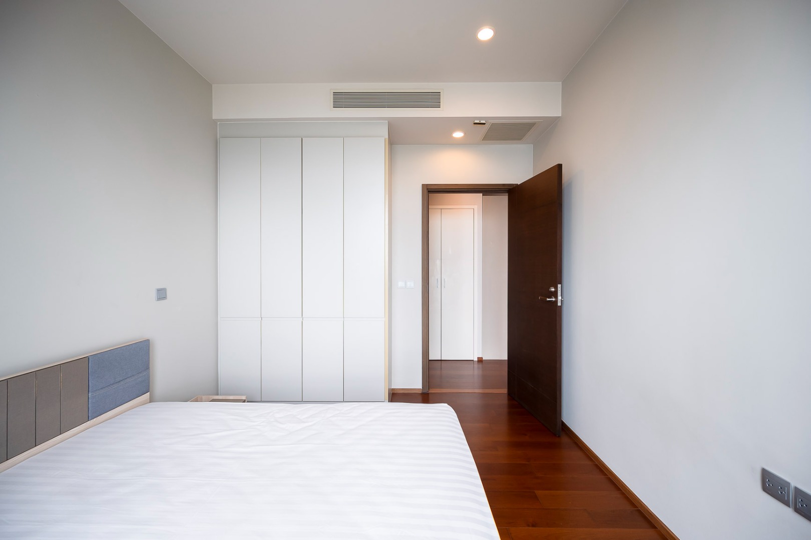 ขายคอนโดสุขุมวิท อโศก ทองหล่อ : 🔥ขายด่วน+🔥ควอทโทร บาย แสนสิริ ใกล้สถานีรถไฟฟ้า BTS ทองหล่อ เฟอร์นิเจอร์ครบ พร้อมเข้าอยู่ 