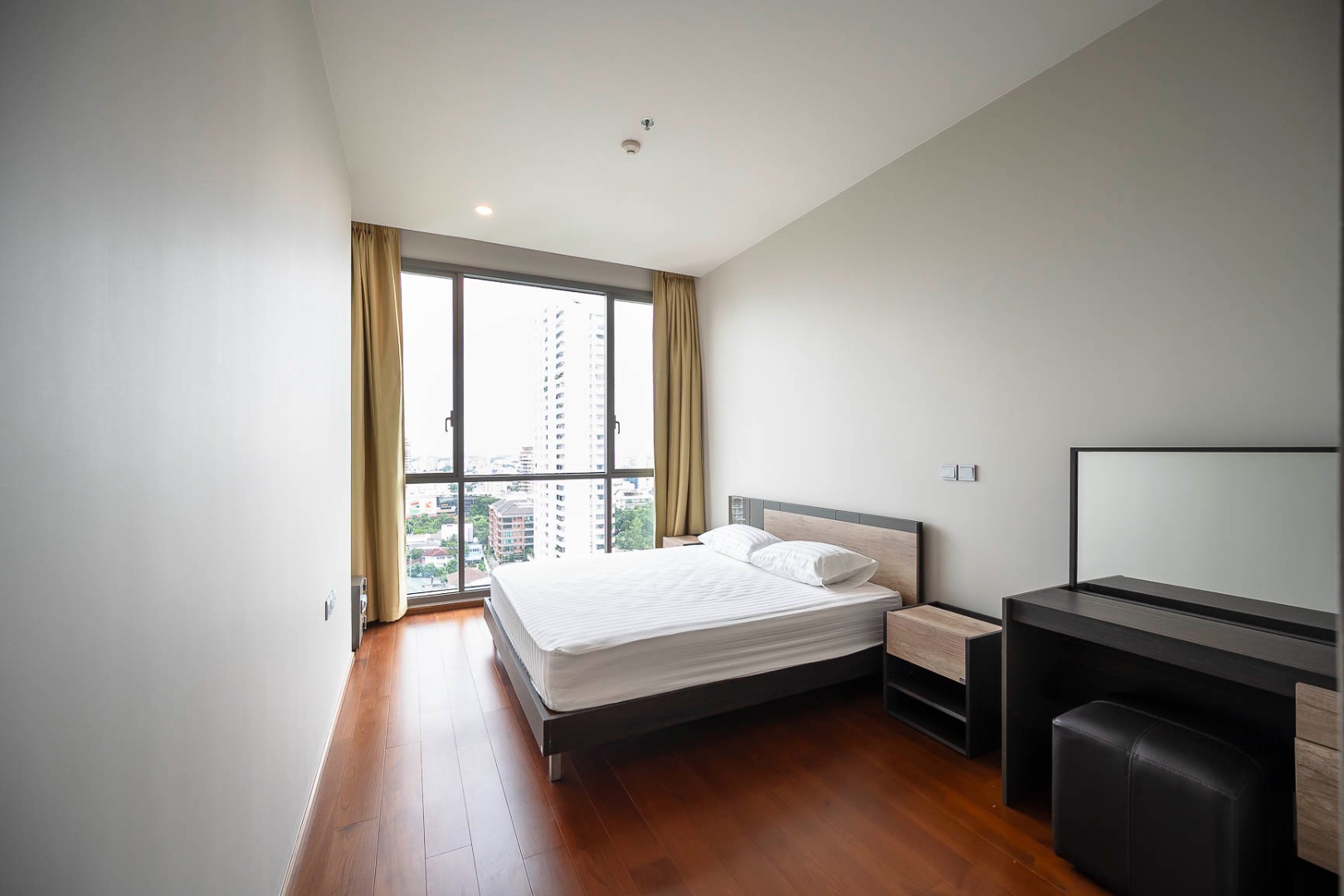 ขายคอนโดสุขุมวิท อโศก ทองหล่อ : 🔥ขายด่วน+🔥ควอทโทร บาย แสนสิริ ใกล้สถานีรถไฟฟ้า BTS ทองหล่อ เฟอร์นิเจอร์ครบ พร้อมเข้าอยู่ 