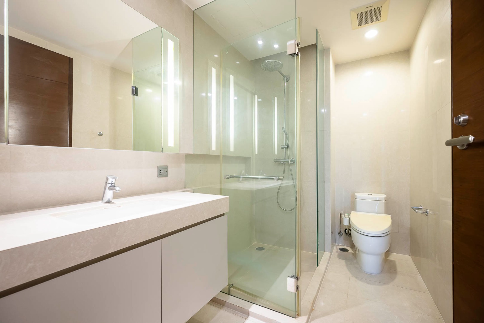 ขายคอนโดสุขุมวิท อโศก ทองหล่อ : 🔥ขายด่วน+🔥ควอทโทร บาย แสนสิริ ใกล้สถานีรถไฟฟ้า BTS ทองหล่อ เฟอร์นิเจอร์ครบ พร้อมเข้าอยู่ 