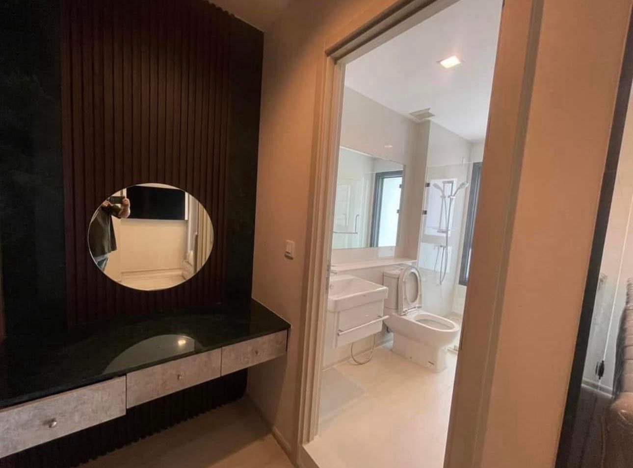 For RentCondoWitthayu, Chidlom, Langsuan, Ploenchit : 🔥For Rent Now🔥 Life One Wireless Luxury Condo in the heart of Wireless Road. Prime location near Embassy and BTS Ploenchit. Spacious, fully functional unit, ready to move in.