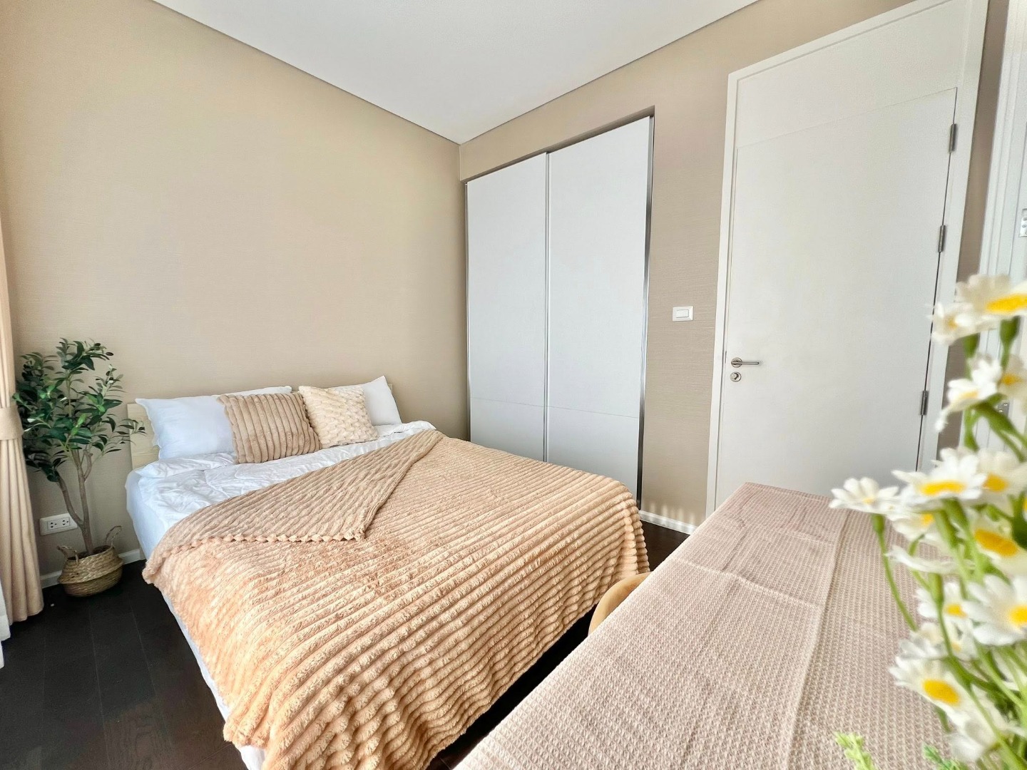 For RentCondoLadprao, Central Ladprao : 🔥For Rent Now🔥 The Saint Residences | 2 Bedrooms, High Floor, Chatuchak Park View, Near BTS & MRT