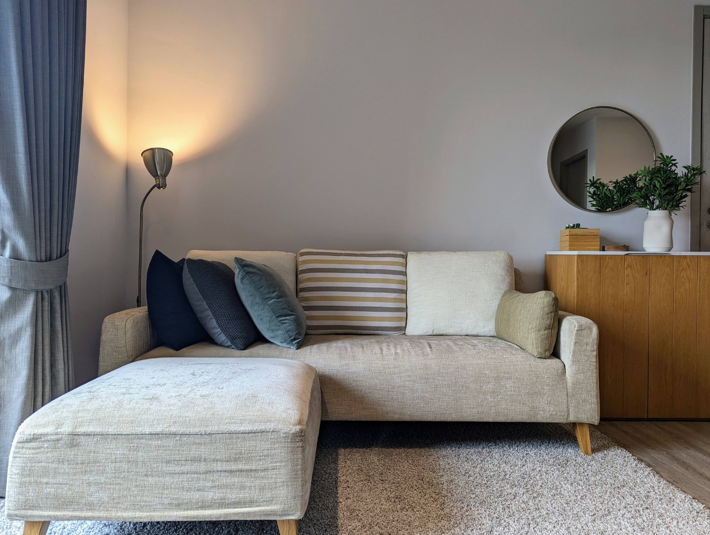 For RentCondoSukhumvit, Asoke, Thonglor : 🔥For Rent Now🔥 RHYTHM Ekkamai | 2 Bedrooms, Corner Unit, Large Space, 350 m from BTS Ekkamai.