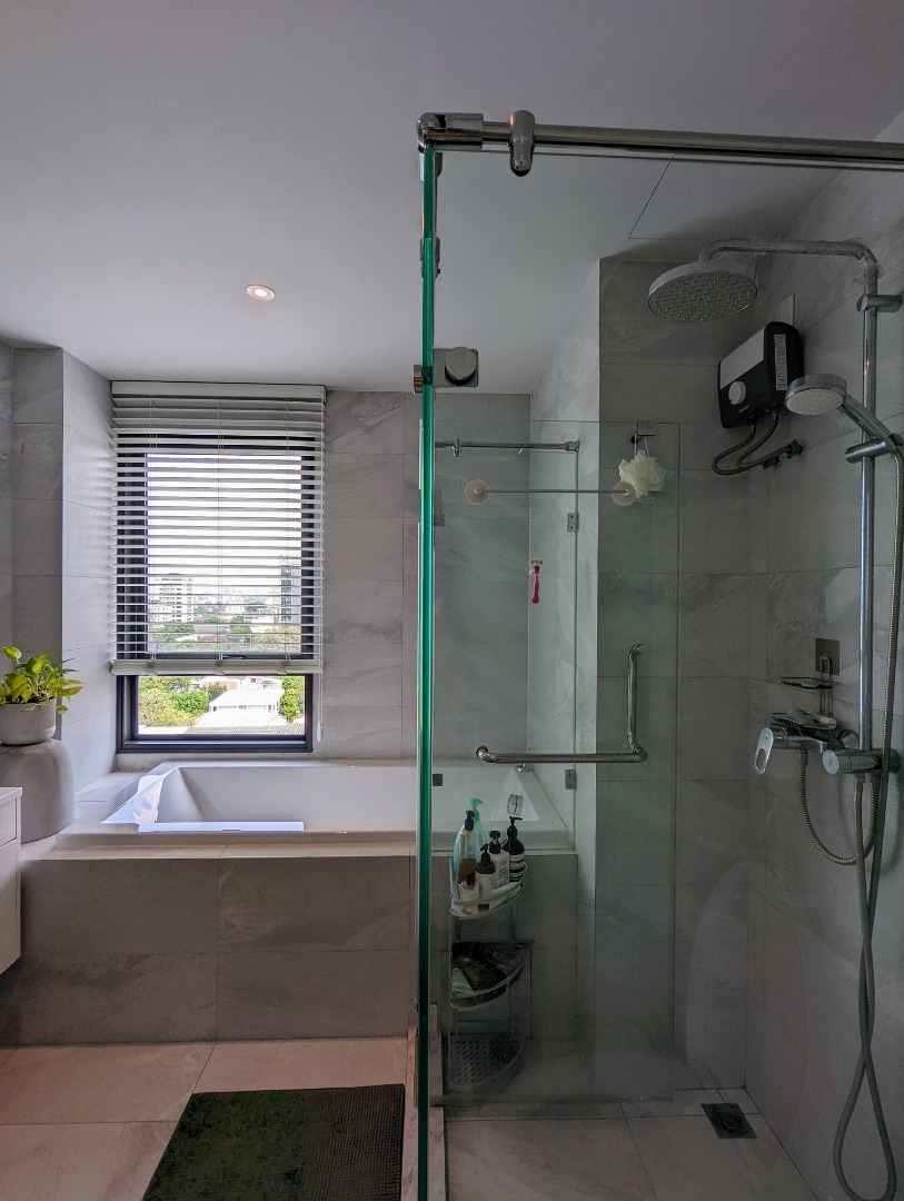 For RentCondoSukhumvit, Asoke, Thonglor : 🔥For Rent Now🔥 RHYTHM Ekkamai | 2 Bedrooms, Corner Unit, Large Space, 350 m from BTS Ekkamai.