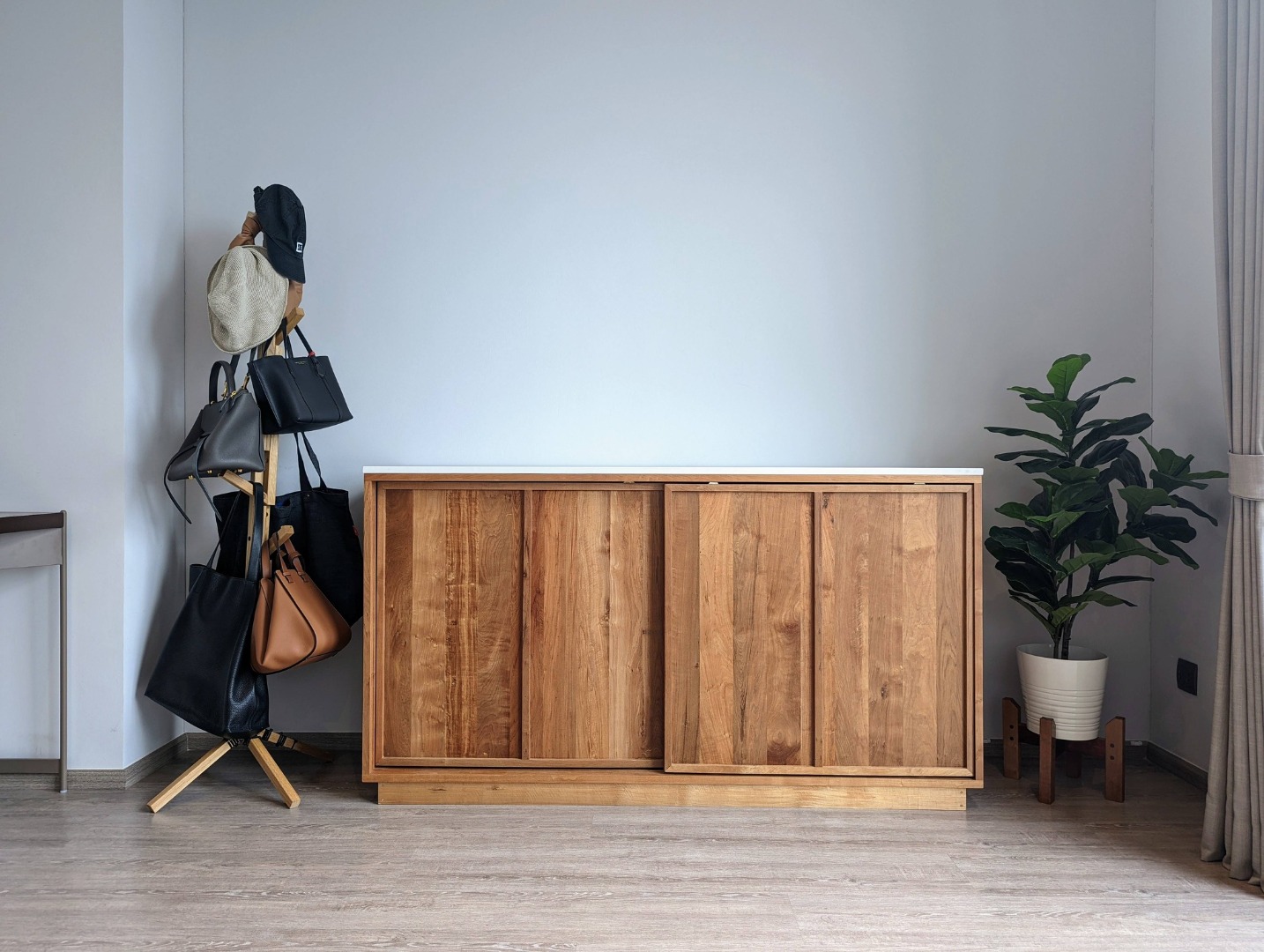 For RentCondoSukhumvit, Asoke, Thonglor : 🔥For Rent Now🔥 RHYTHM Ekkamai | 2 Bedrooms, Corner Unit, Large Space, 350 m from BTS Ekkamai.