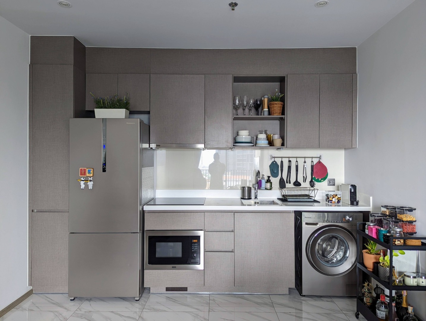 For RentCondoSukhumvit, Asoke, Thonglor : 🔥For Rent Now🔥 RHYTHM Ekkamai | 2 Bedrooms, Corner Unit, Large Space, 350 m from BTS Ekkamai.