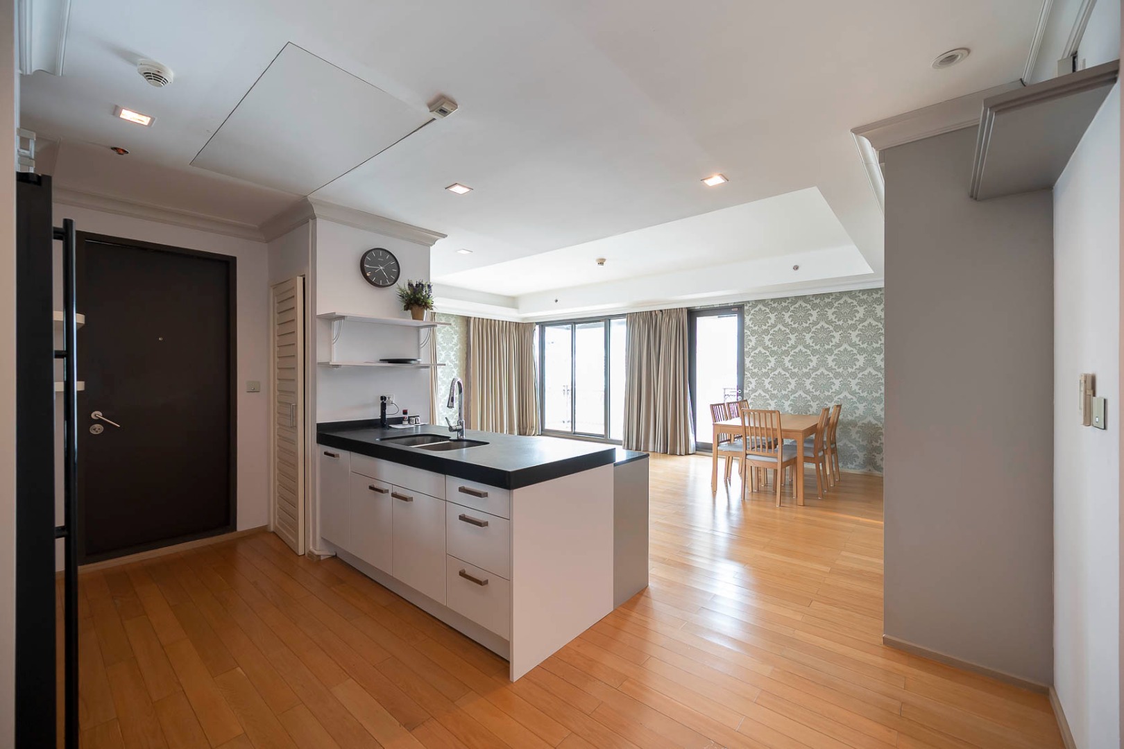 For SaleCondoSilom, Saladaeng, Bangrak : 🔥Urgent Sale+🔥 Saladaeng One, near MRT Lumpini and BTS Saladaeng stations. Fully furnished and ready to move in.