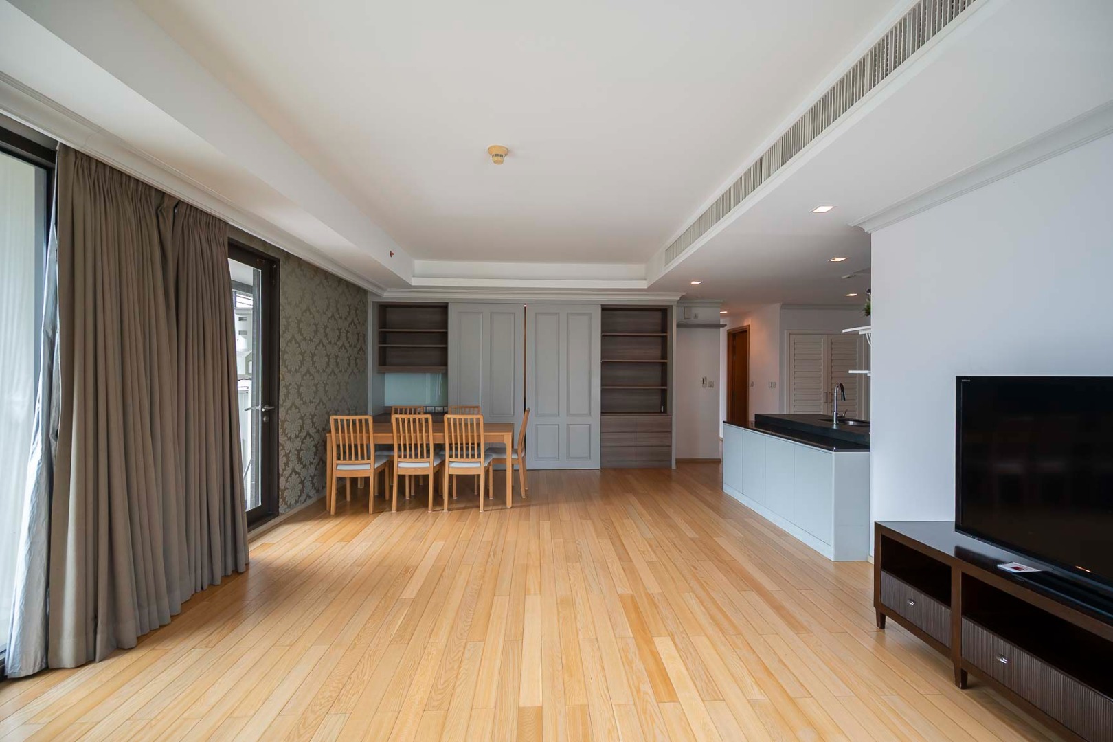 For SaleCondoSilom, Saladaeng, Bangrak : 🔥Urgent Sale+🔥 Saladaeng One, near MRT Lumpini and BTS Saladaeng stations. Fully furnished and ready to move in.