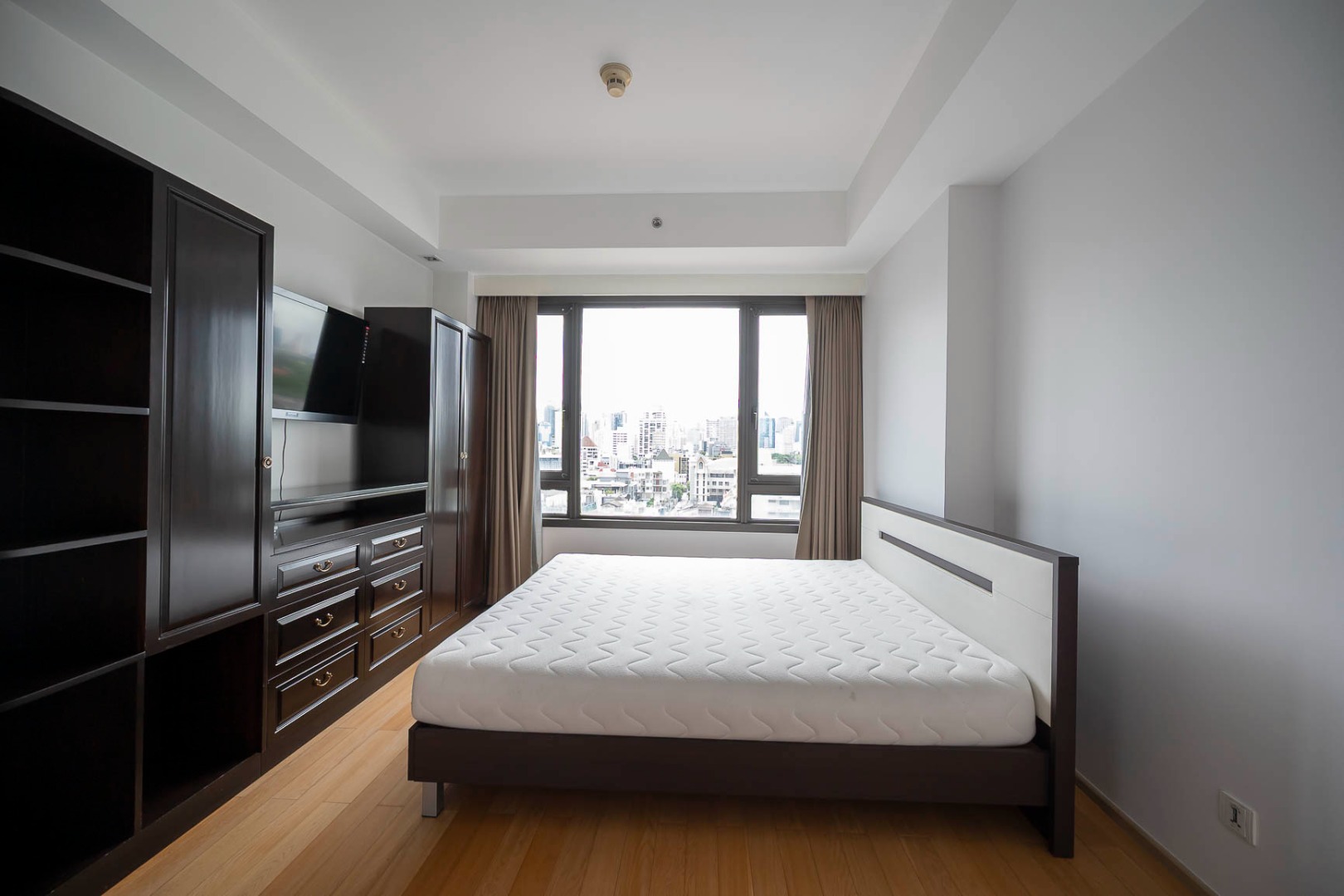 For SaleCondoSilom, Saladaeng, Bangrak : 🔥Urgent Sale+🔥 Saladaeng One, near MRT Lumpini and BTS Saladaeng stations. Fully furnished and ready to move in.