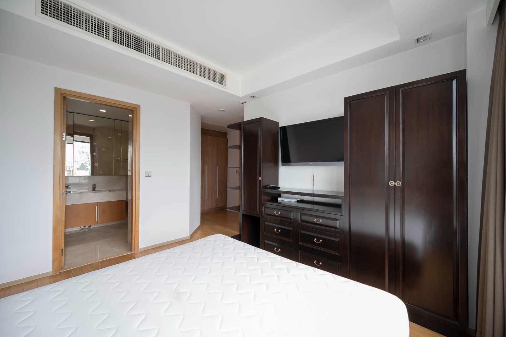 For SaleCondoSilom, Saladaeng, Bangrak : 🔥Urgent Sale+🔥 Saladaeng One, near MRT Lumpini and BTS Saladaeng stations. Fully furnished and ready to move in.