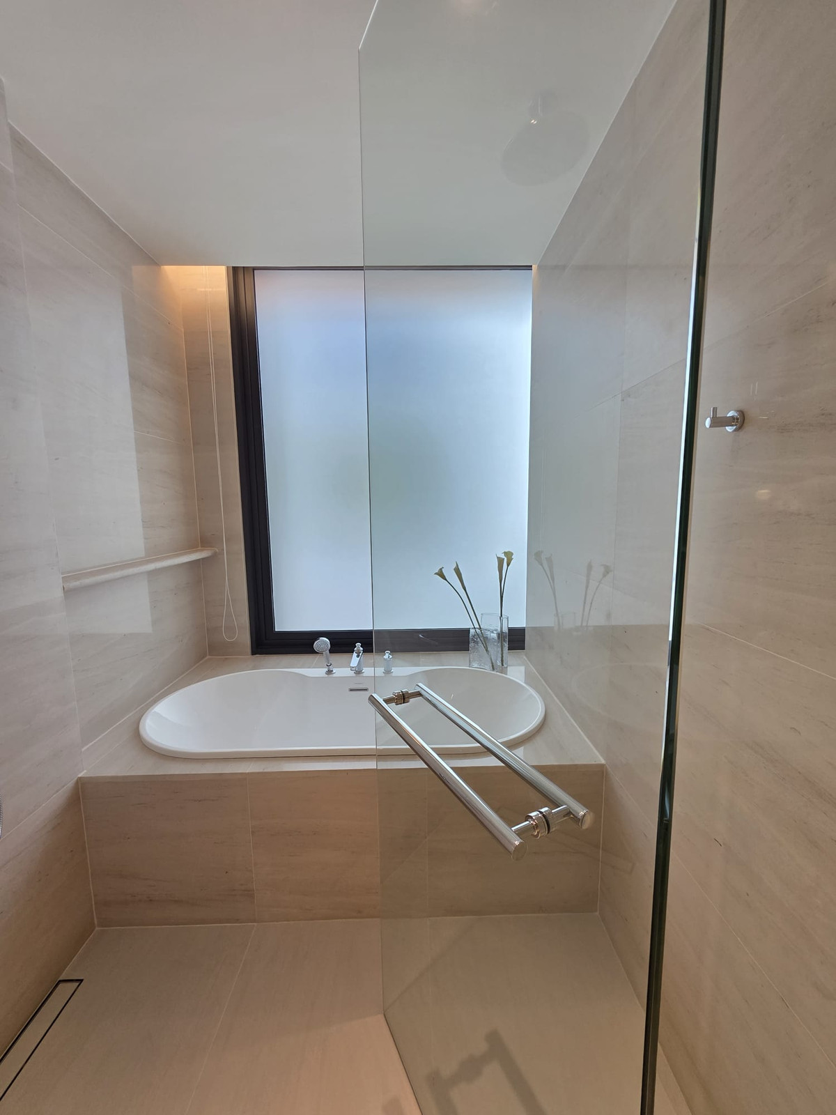 For SaleCondoSukhumvit, Asoke, Thonglor : Intercontinental Residences Bangkok Asoke: 3bed 3.5bath 193sqm. with maid and laundry area 63,800,000 Am: 0656199198