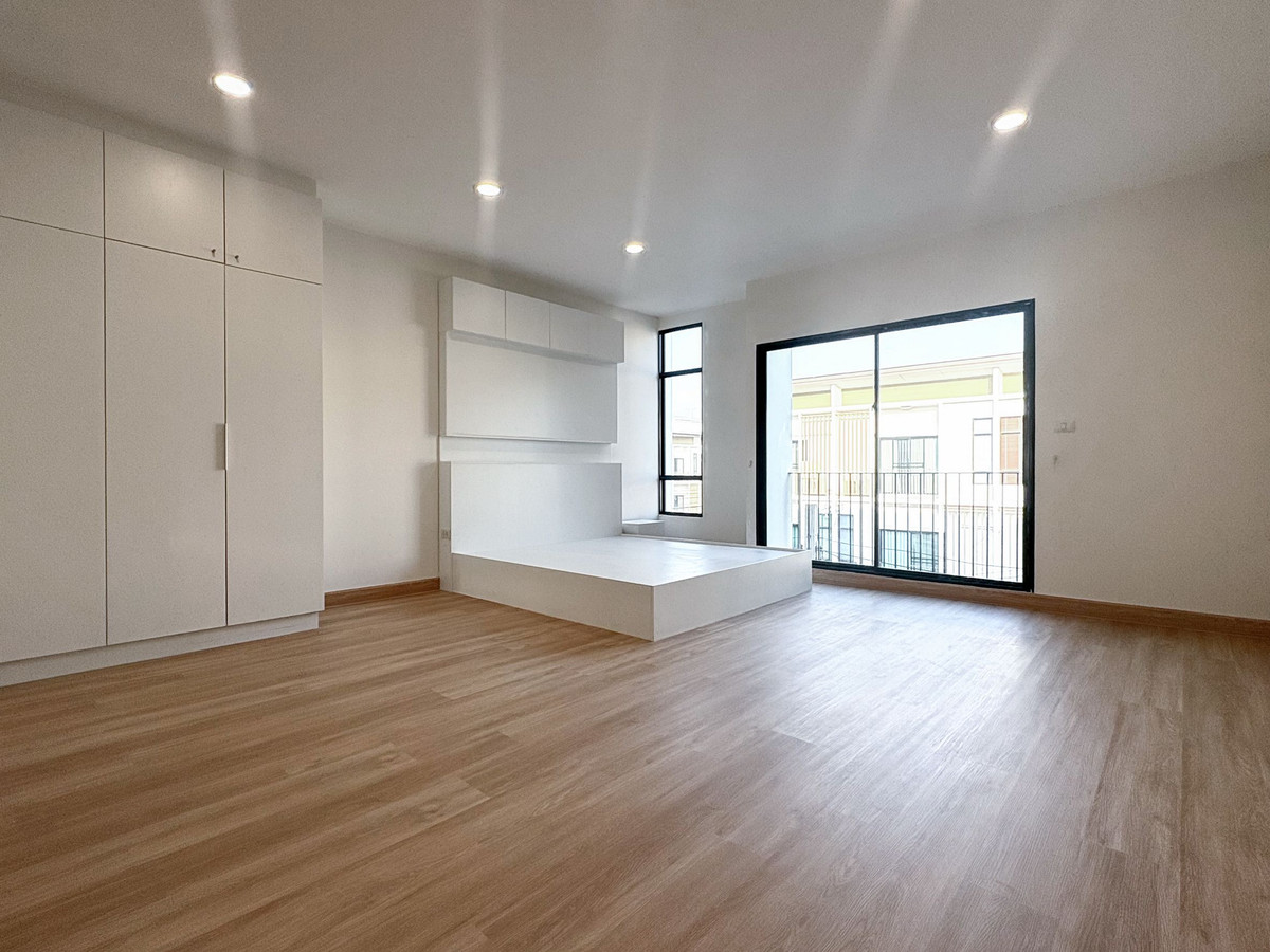 For SaleTownhomePattanakan, Srinakarin : 3-Storey Townhome for Sale – Patio Srinakarin-Rama9 Newly renovated and ready to move in, only 4.25 Million