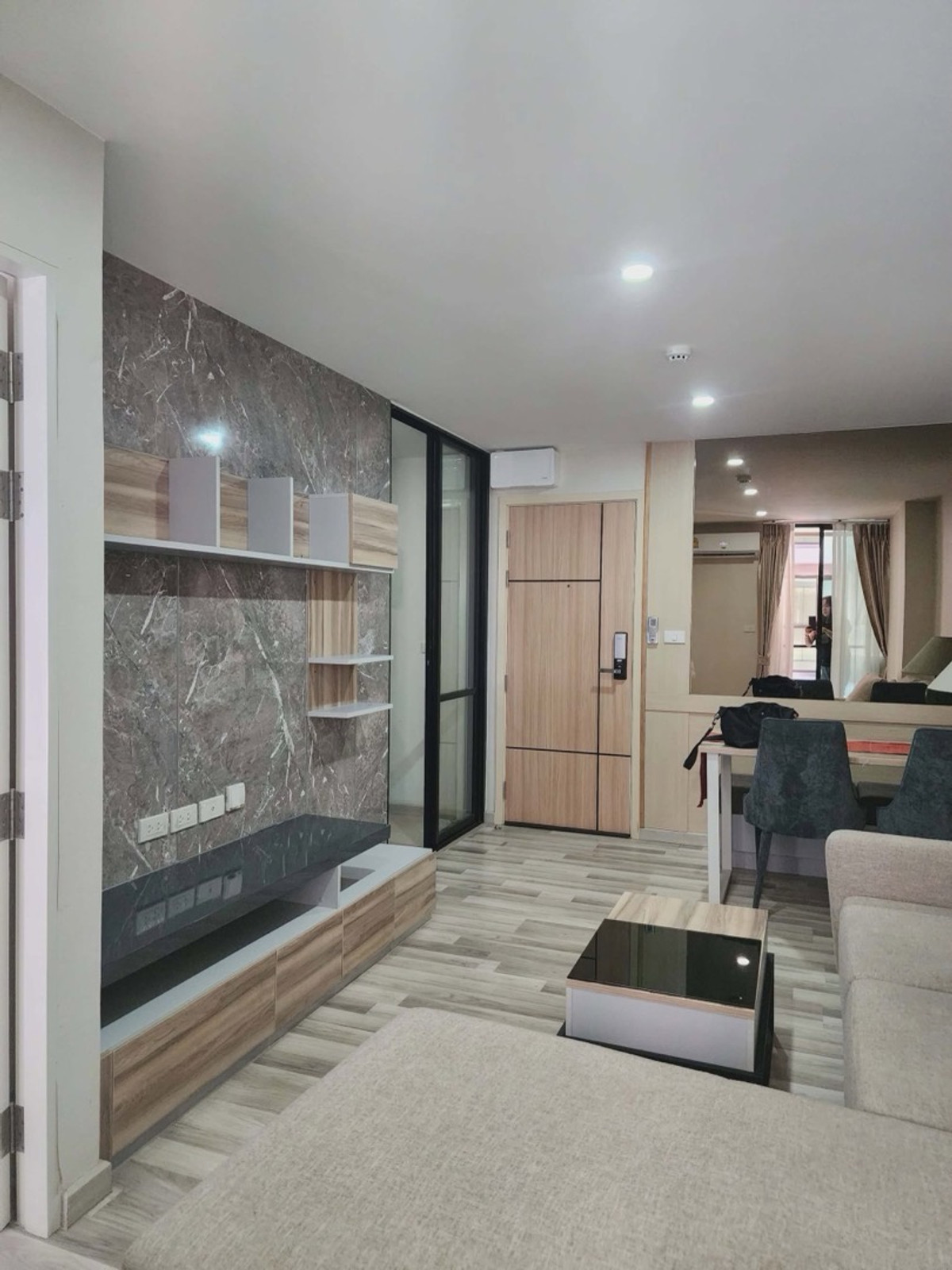 ขายคอนโดรัชดา ห้วยขวาง : ห้องพร้อมอยู่สภาพดี ตกแต่งแล้ว