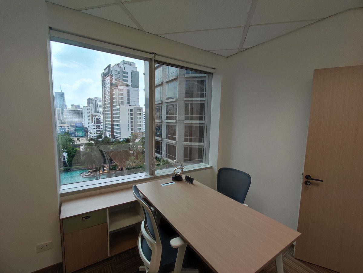 For RentOfficeWitthayu, Chidlom, Langsuan, Ploenchit : Office for rent, Ploenchit (Office For Rent), CRC Tower All Seasons Place, office space, size 100 - 1,700 square meters, price 990 baht/sq m, near BTS Ploenchit, Wireless Road, Lumpini, Chidlom, Pathumwan, Lang Suan 
 
