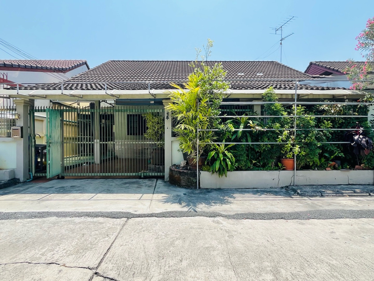 For SaleHouseRamkhamhaeng, Hua Mak : Single house for sale Soi Ramkhamhaeng 68 Near Lam Sali intersection, Ban Ma, Amway, Kittinivet BTS station.
