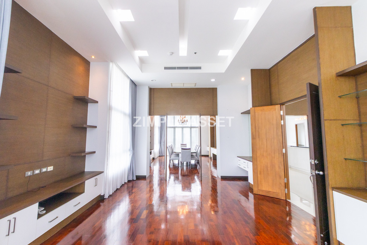 For RentSukhumvit, Asoke, Thonglor : Line ID: @zimple_asset Luxury aprtment in center of sukhumvit. Offering premium facilities for an elevated living experience. Surrounded by leading shopping malls in a prime location.