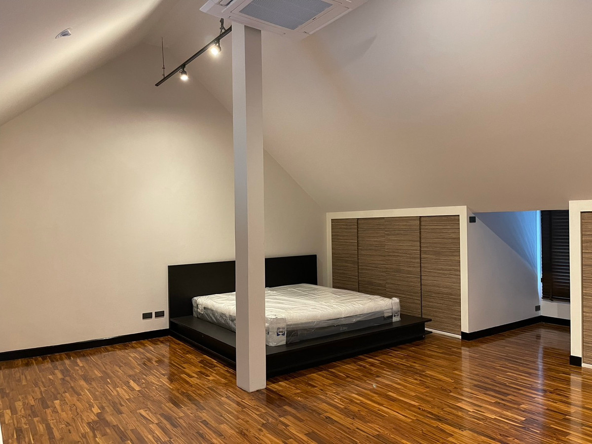 ขายบ้านสุขุมวิท อโศก ทองหล่อ : 🔥For Sale Renovated House in Thonglor! 4+1 Bedroom 370 sq.m fully Furnished Near Donki and BTS Thonglor Tel. 0863692224