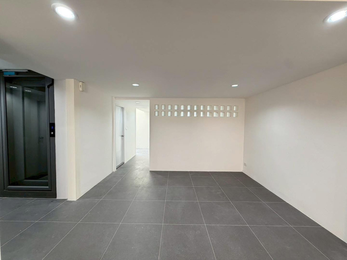 ขายทาวน์โฮมอ่อนนุช อุดมสุข : ขาย ทาวน์โฮมหรู 4.5 ชั้น ทำเลดี รีโนเวทใหม่ ตกแต่งสวยงาม ย่านปุณณวิถี-พระโขนง ใกล้BTS ปุณณวิถี  เพียง 750 เมตร