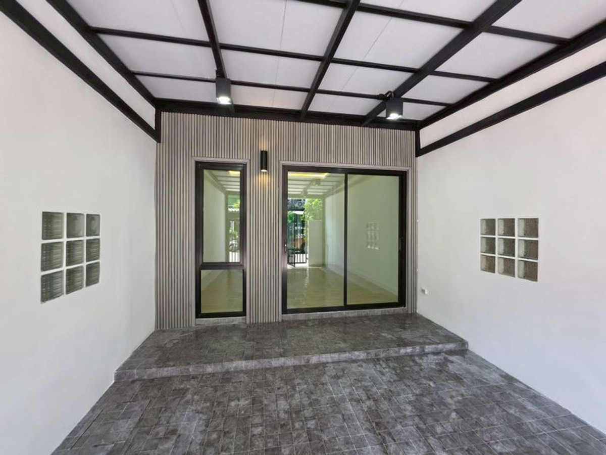 ขายทาวน์โฮมนวมินทร์ รามอินทรา : ขายทาวน์โฮม 2 ชั้น หมู่บ้านตะวันนา จตุโชติ 12 (Tawanna Chatuchot 12) ขนาด 17 ตารางวา 2 ห้องนอน ถนนจตุโชติ แขวงออเงิน เขตสายไหม กรุงเทพมหานคร