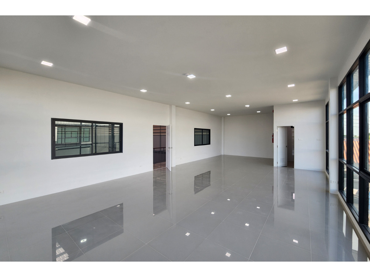 For RentWarehouseSamut Prakan,Samrong : Warehouse for rent, 873 sq m., 2-story office, area 1 rai, water and electricity ready, big cars can enter, easy to travel, Bang Bo, Samut Prakan.