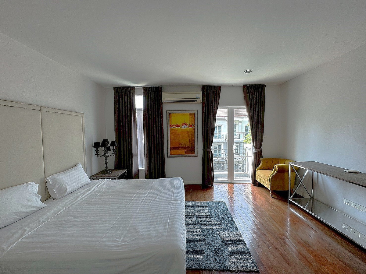 For RentTownhomeSukhumvit, Asoke, Thonglor : Townhouse in a private compound with a peaceful, green environment, located near BTS & MRT Asok ** NO CO-AGENT ** 