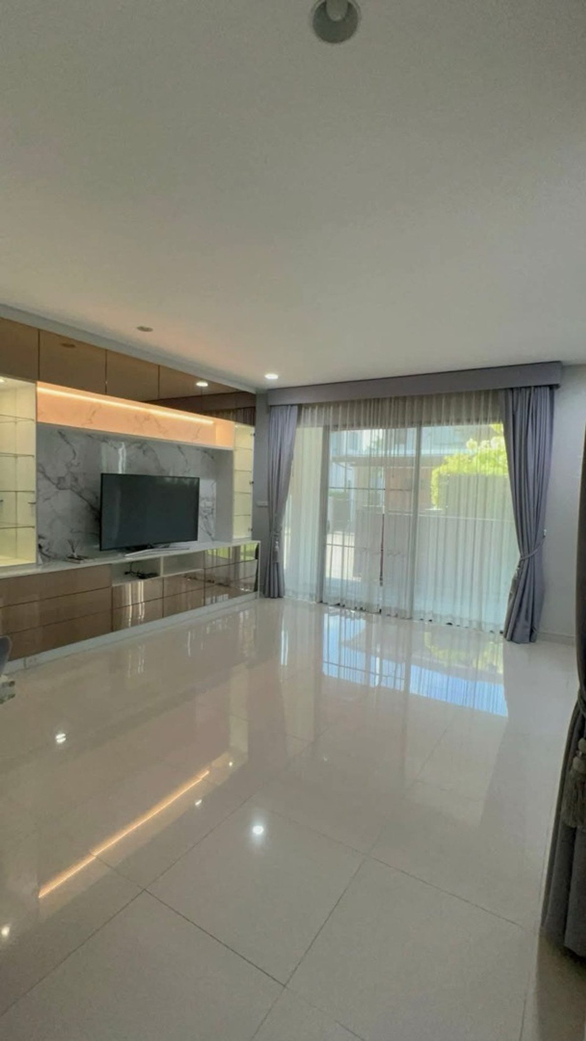 ให้เช่าบ้านปิ่นเกล้า จรัญสนิทวงศ์ : 🏡 ปล่อยเช่าบ้านเดี่ยว โครงการเศรษฐสิริ จรัญ–ปิ่นเกล้า
ทำเลดี ใกล้โรงพยาบาลศิริราช บนถนนเลียบรถไฟตลิ่งชัน เดินทางสะดวก