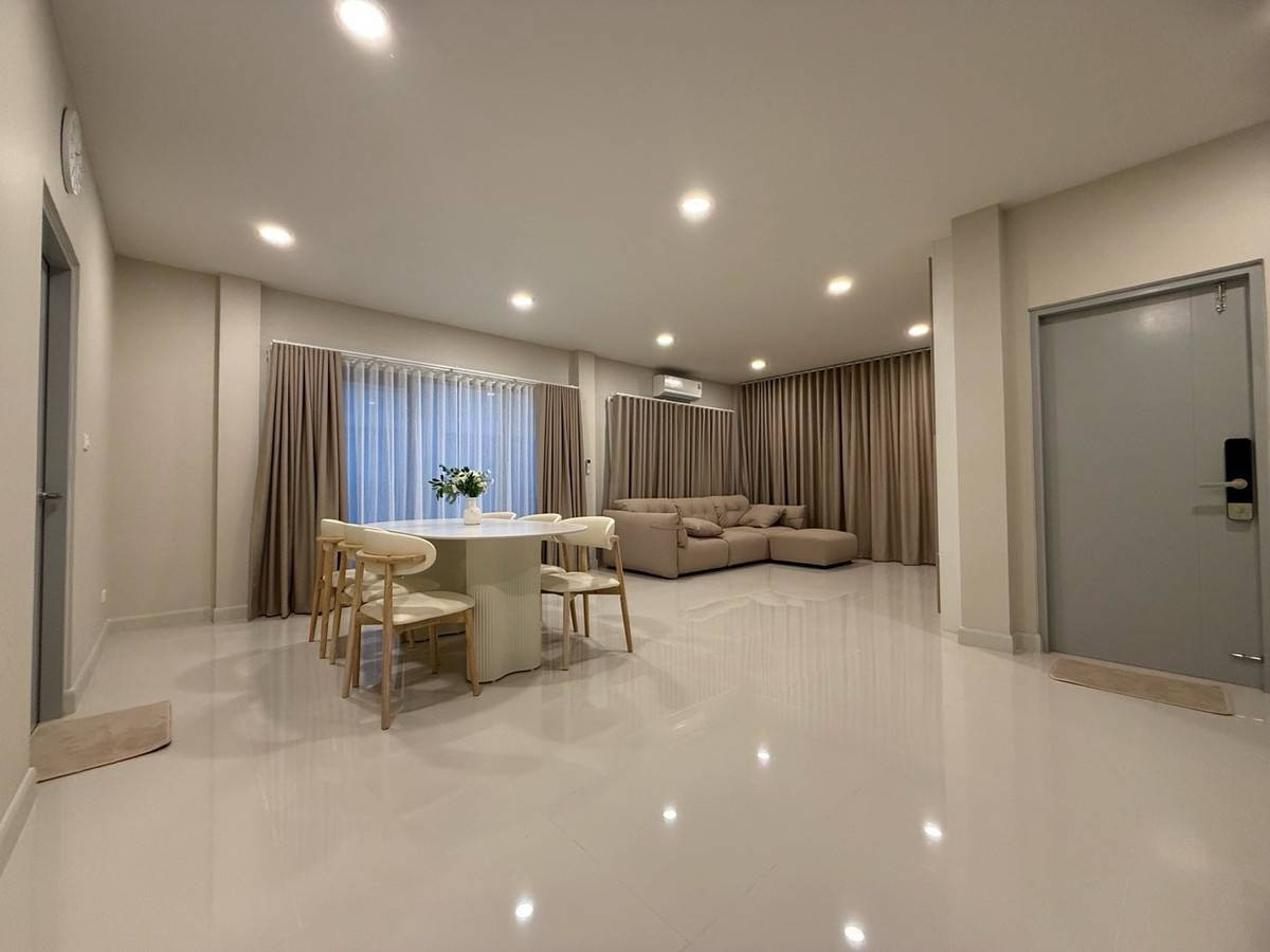 ให้เช่าบ้านปทุมธานี รังสิต ธรรมศาสตร์ : ให้เช่าบ้านเดี่ยว เซนโทร พหลฯ - วิภาวดี 3 ใกล้ โฮมโปรรังสิต เพียง 4 นาที